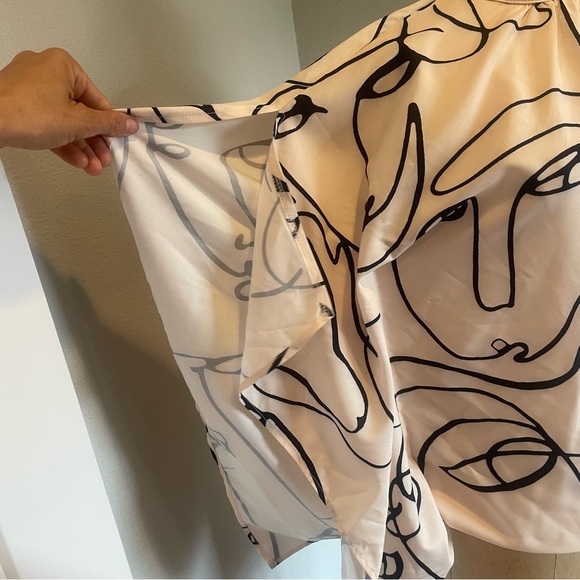 SZ S Cream and Black Abstract Face Blouse - Picture 5 of 10